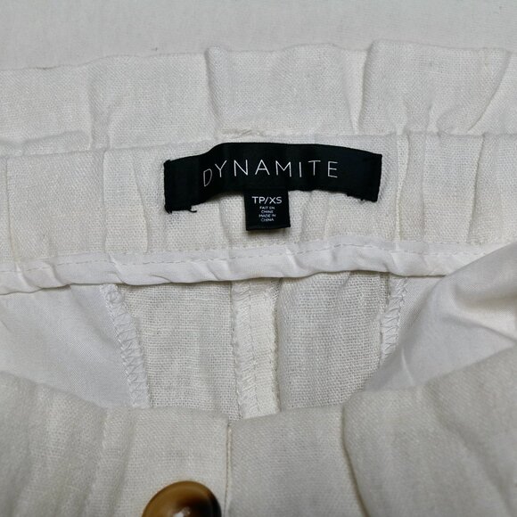 Dynamite Women's White Button Shorts with Belt and Pockets, size Extra Small - Picture 4 of 9